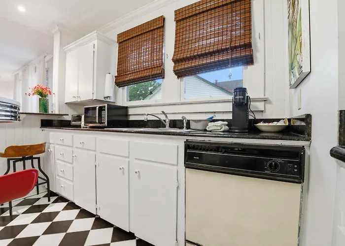 Spacious 2br Perfect For Work Crews Or Families Lafayette